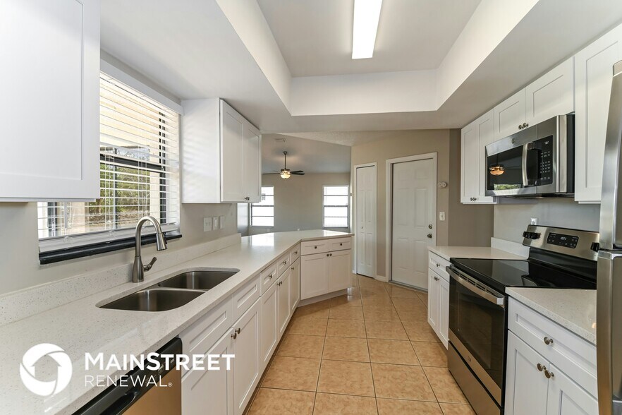 Building Photo - 1824 NE 7th Pl