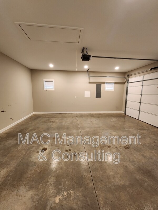 Building Photo - 1405 Brk Hl Dr