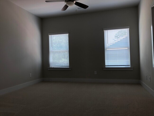 Building Photo - 3792 Oxford Cir
