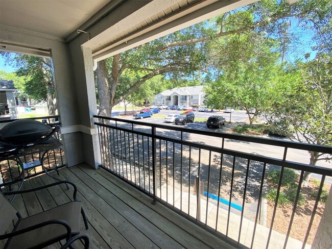 Building Photo - Windsor Park #523 - Pet Friendly!