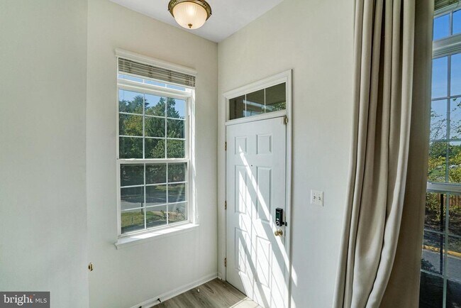 Primary Photo - 8535 Wyngate Manor Ct