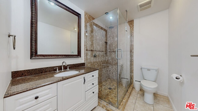 Building Photo - 1107 S Bundy Dr