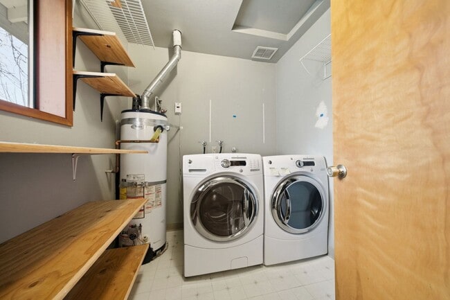 Building Photo - 21979 SW Mandan Dr