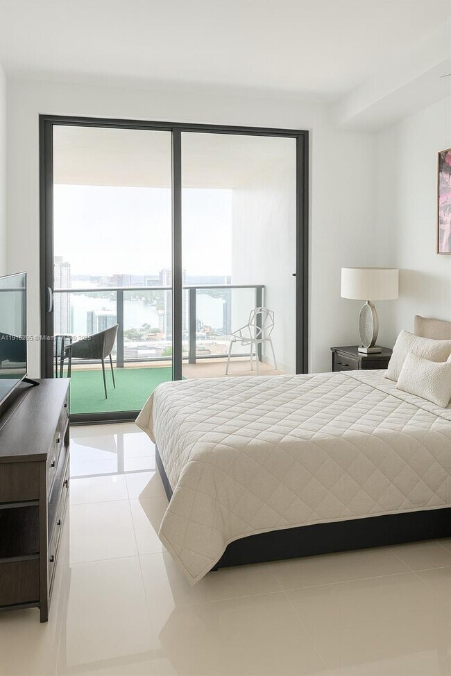 Building Photo - 1600 NE 1st Ave