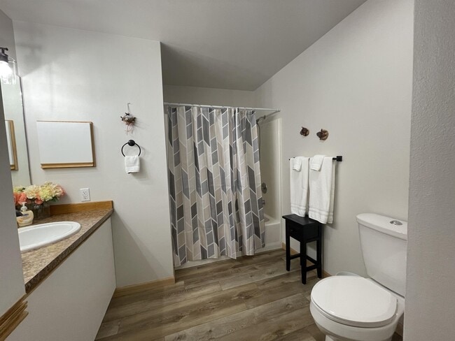 Building Photo - 18 Lake Chelan Shores Dr