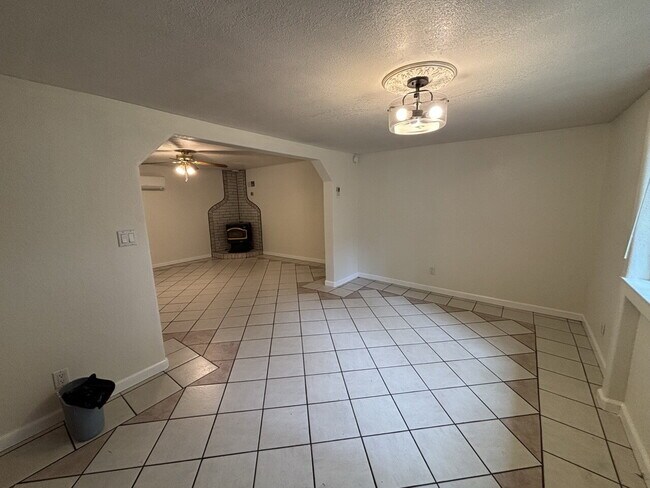 Building Photo - Private 3-bedroom home with fenced yard in Pollock Pines near amenities and Hwy-50!