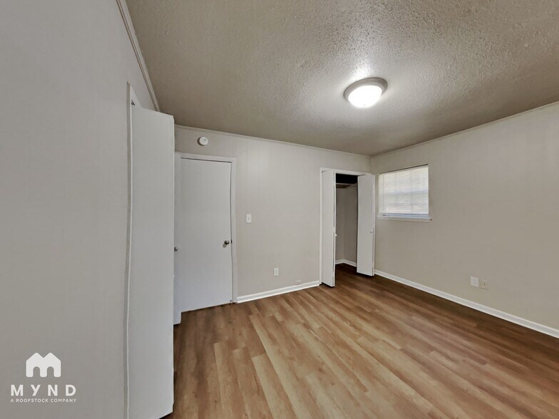 Building Photo - 713 Kingman Rd