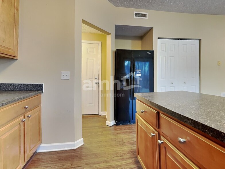 Building Photo - 5117 Rivers Edge Blvd