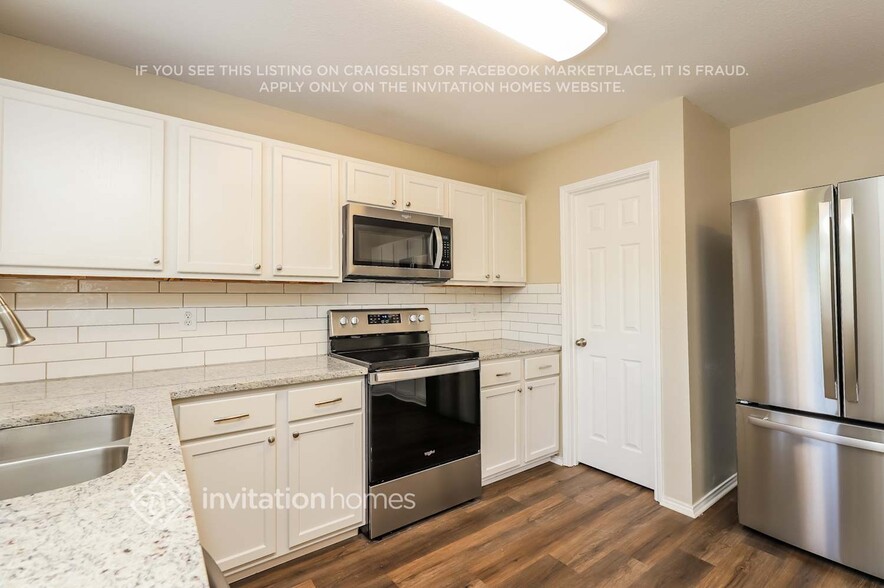 Building Photo - 5710 Sherbrooke Oak