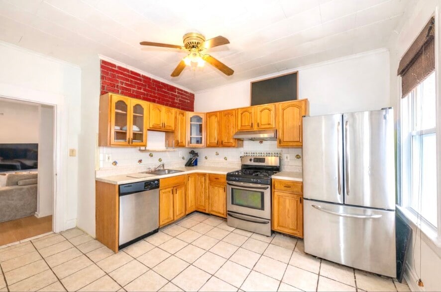 Building Photo - 45 Essex Ave