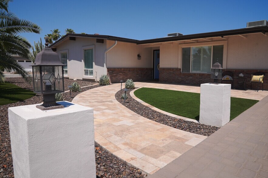 Building Photo - 2526 E Mercer Ln