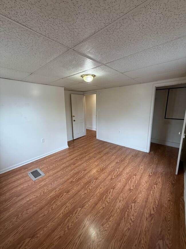 Building Photo - 133 E Commerce St