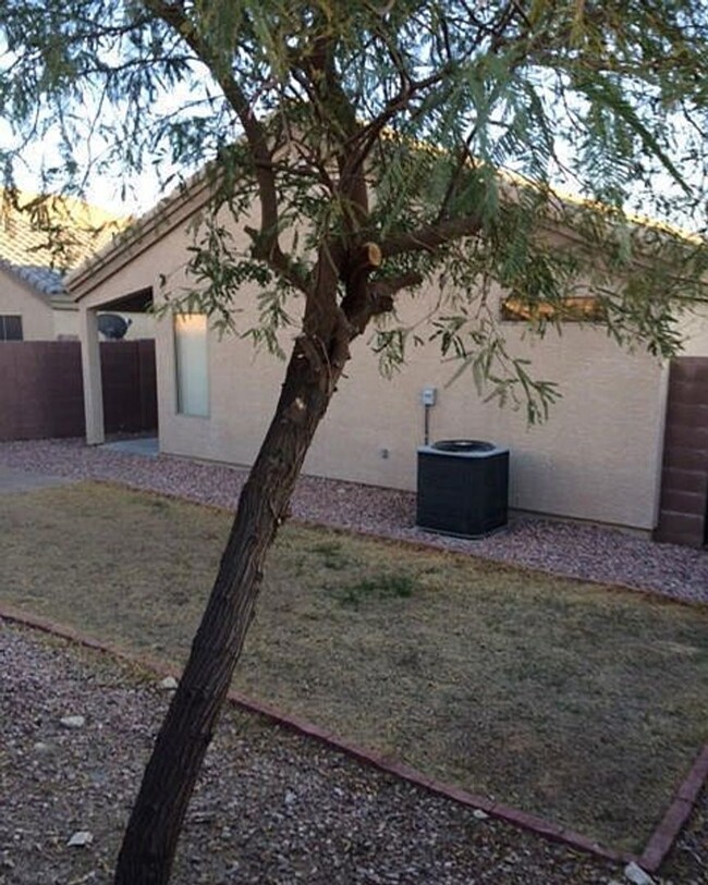 Building Photo - 4 Bedroom, 2 Bath Coming 07/01/25!