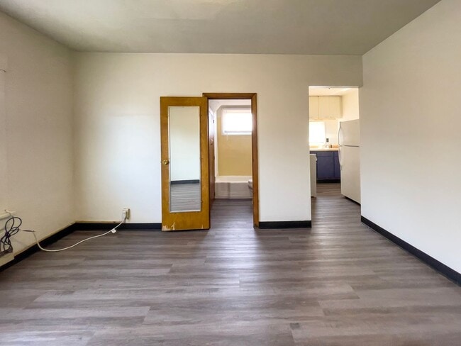 Building Photo - PRELEASING for AUGUST! Close to Campus