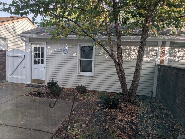 Building Photo - 1535 Wedgefield Cir