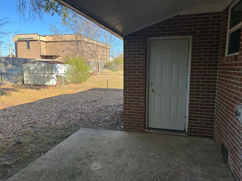 Building Photo - 33 Phillips Dr