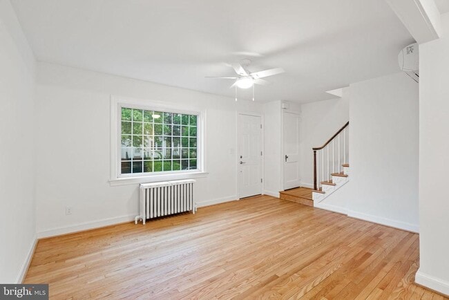 Building Photo - 16 E Linden St