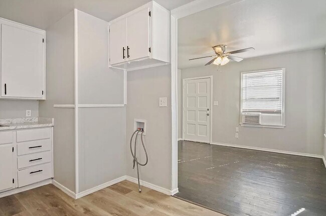 Building Photo - Cozy 3BD/1BTH Home Conveniently Located near I-240 & I-44