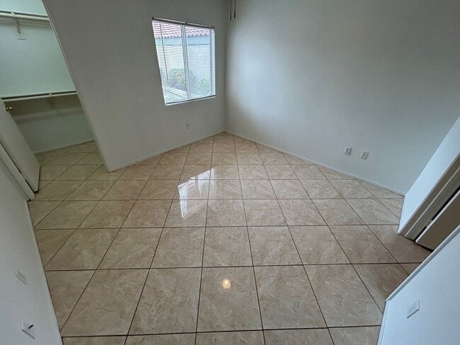 Building Photo - BRIGHT 1 BD & 1 FB CONDO IN SOUTHWEST LAS VEGAS