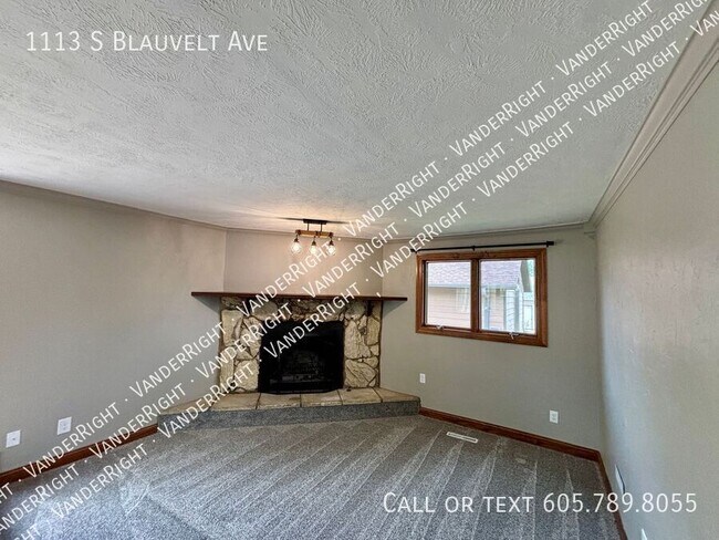 Building Photo - 1113 S Blauvelt Ave
