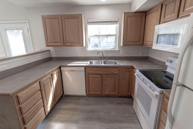 Building Photo - 5000 Derby Ridge Dr