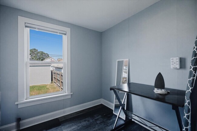 Building Photo - 2430 N Normandy Ave
