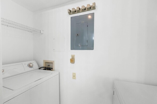 Building Photo - 2506 SE Anchorage Cove