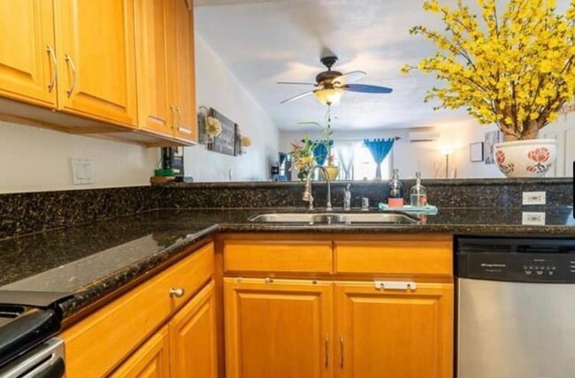 Kitchen - 4646 Hartley St