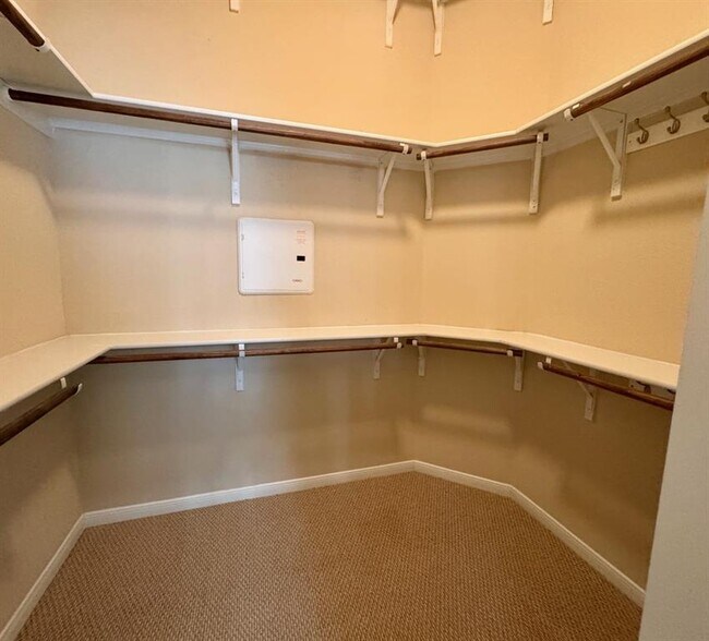 Building Photo - 137 Navigator Dr
