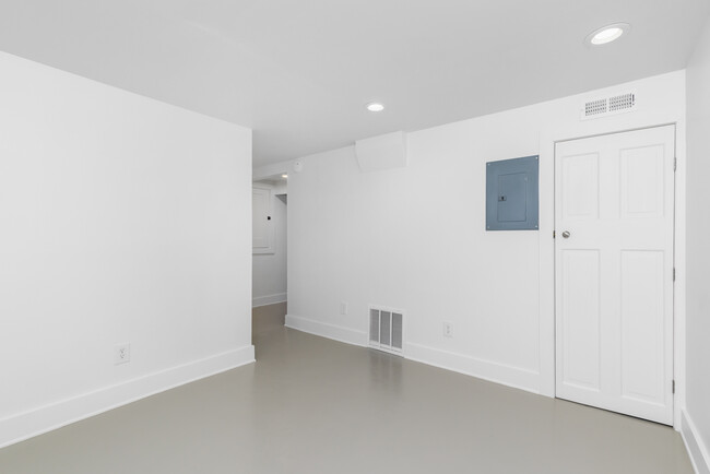 Building Photo - 620 Broadwater Ave