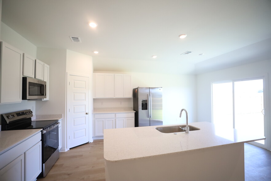 Building Photo - 5400 Orchard Pass