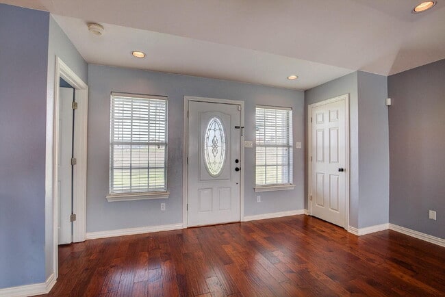 Building Photo - Updated 3 Bedroom Home with a Barn on 2.5 Acres!