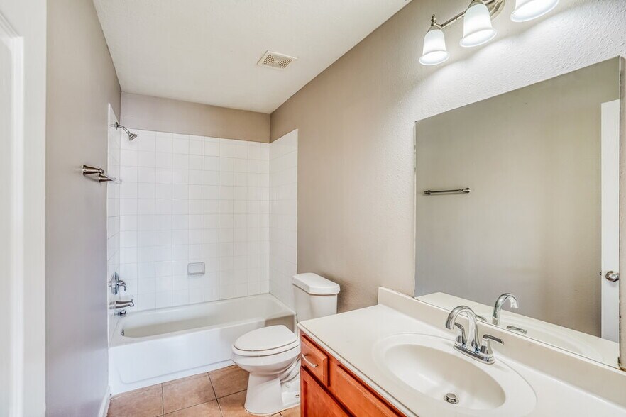 Building Photo - 2614 Elder Park Ct