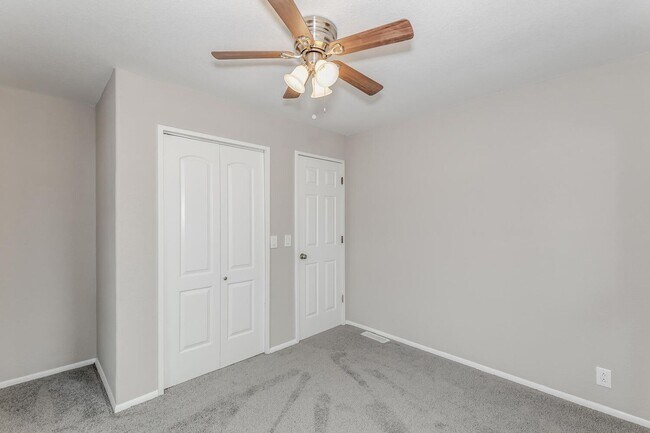 Building Photo - Beautiful Home in Kingman Available For Rent or Rent to Own located on Nearly 1 Acre!