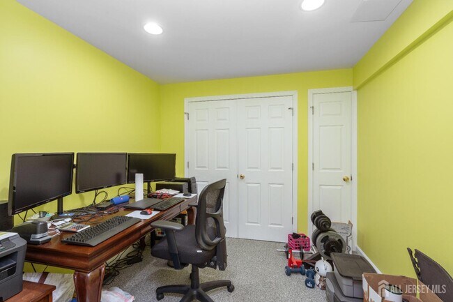 Building Photo - 802 Yarrow Cir