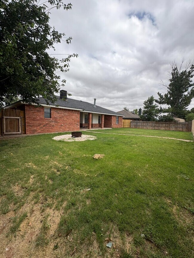 Building Photo - 2422 Howard Cowper Dr
