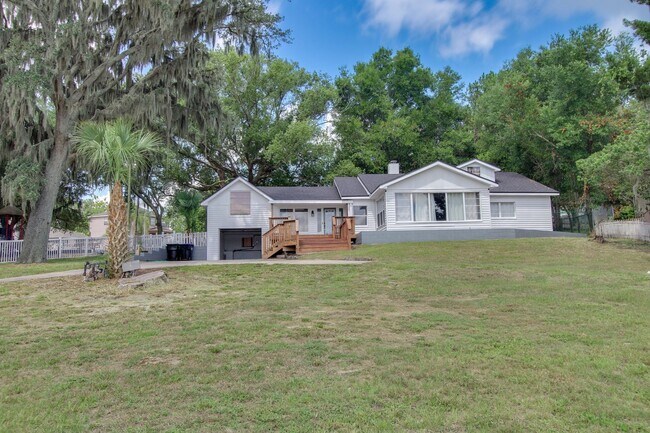 Building Photo - 8875 Lake Florence Blvd