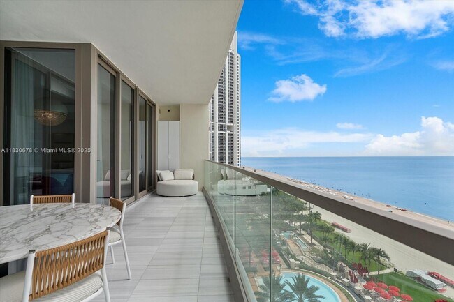 Building Photo - 17901 Collins Ave
