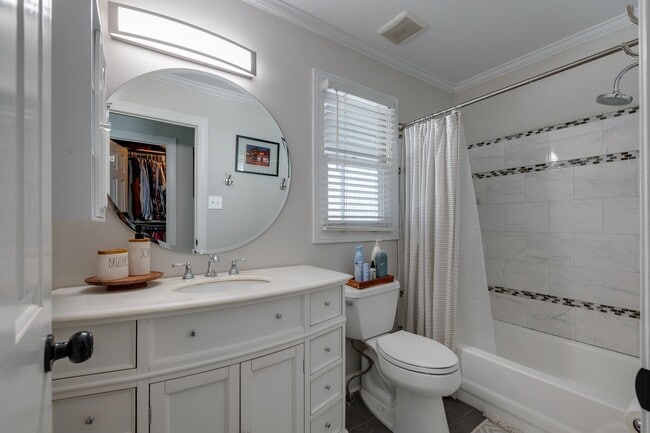 Building Photo - 589 Madewood Dr