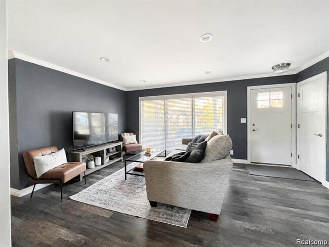 Building Photo - 1341 Catalpa Dr