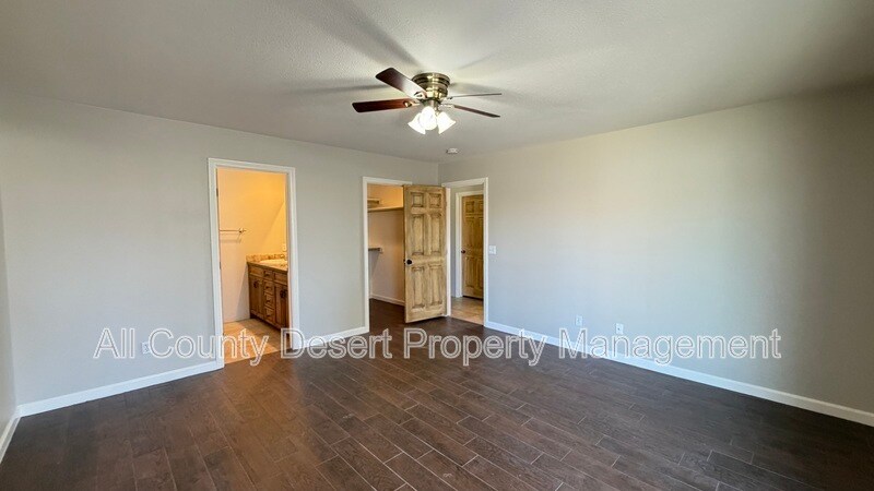 Building Photo - 9751 Palm Dr