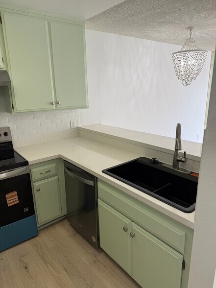 Building Photo - 1140 E Ocean Blvd