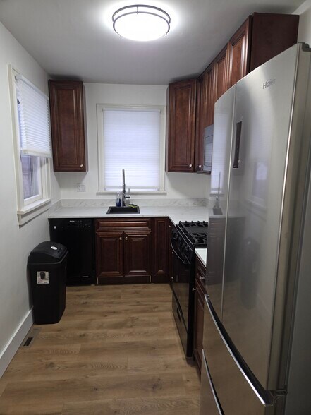 Kitchen - 731 Grant St