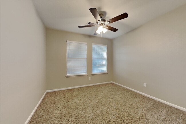 Building Photo - 2203 Longleaf Pines Ln