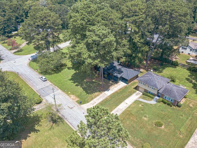 Building Photo - 2352 Glendale Dr