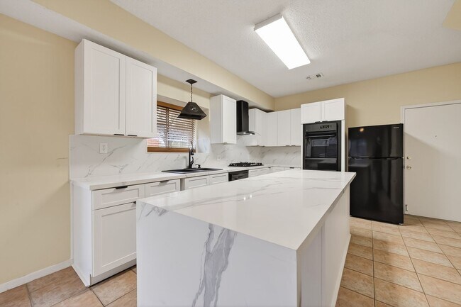 Building Photo - Bear Creek South