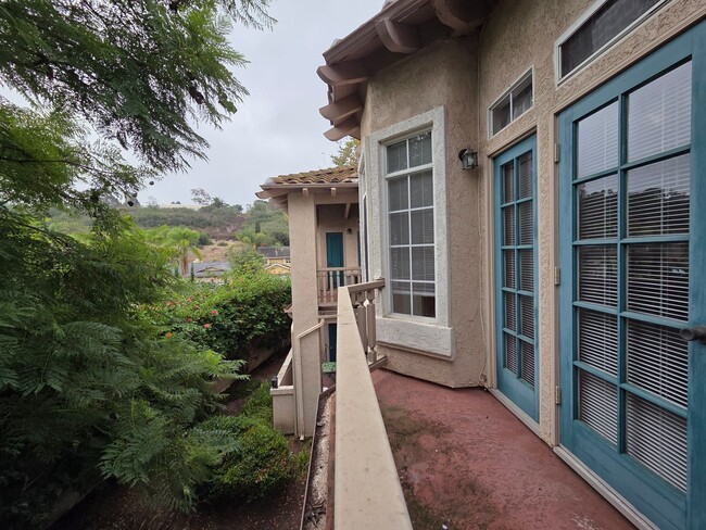 Building Photo - Adorable Rancho Del Oro Condo!