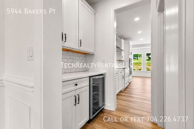 Building Photo - 5944 Bakers Point