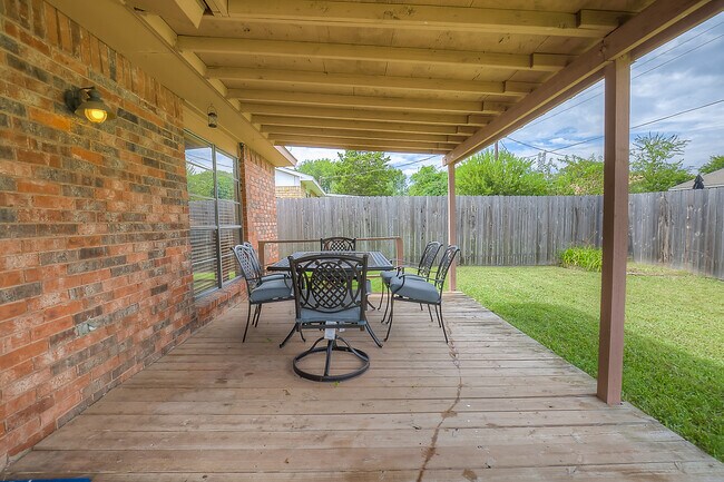 Building Photo - 565 Bell Dr