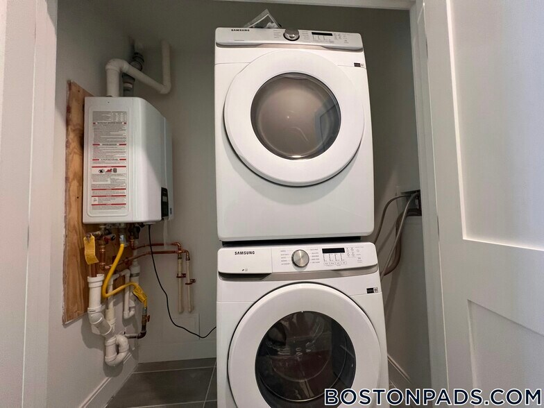 Building Photo - 157 Everett St